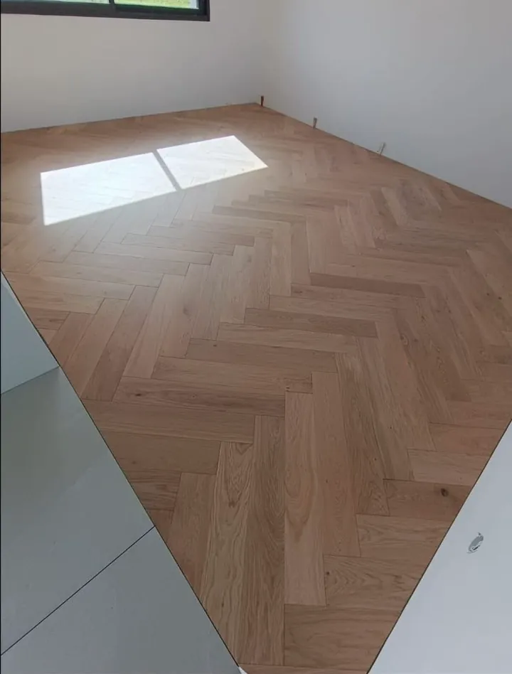 Parquet chêne posé à point de Hongrie dans le cadre d'un agencement intérieur