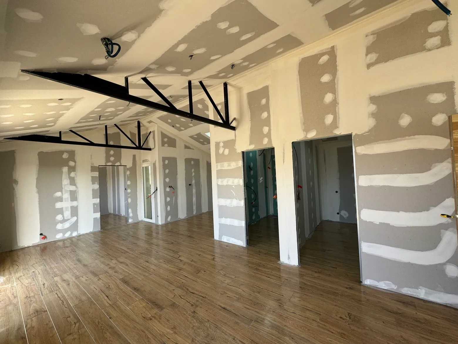 Pose de cloisons sèches en intérieur